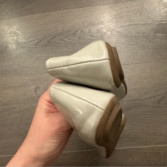 Steve Madden taupe patent flats (Sz 7.5) - Picture 6 of 13